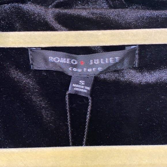 🔆‼️HOST PICK‼️🔆 Romeo➕Juliet Couture Black Velvet Bomber Jacket Puffer - Picture 3 of 5